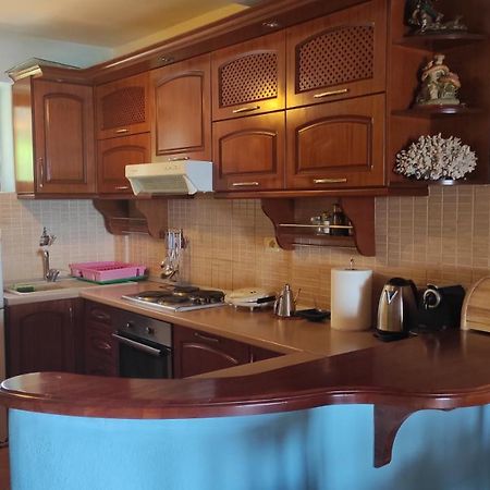 Q Bay Apartments Кепаро Экстерьер фото